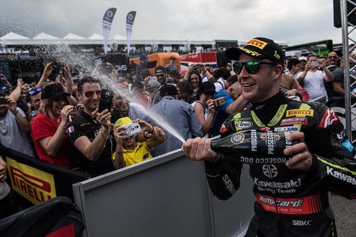 ¡Imparable! Jonathan Rea suma otro doblete en Italia y ya supera a Carl Fogarty