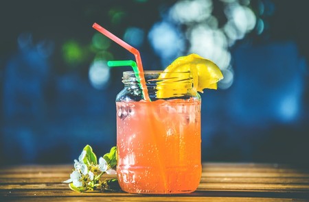 ¡Adiós excesos! Pierde esos kilos de más con ayuda de frutas y jugos naturales
