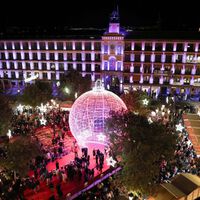 Toledo ha decidido tener una borrachera de Navidad de 49 días. Para muchos vecinos es la gota que colma el vaso