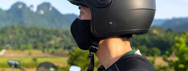 Japón vive en el 2050: su último invento revolucionario para ir en moto es una mascarilla que te quita el calor bajo el casco 