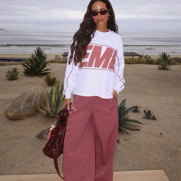 Las zapatillas Hoka con plataforma que mejor combinan con el burdeos (y su clon en Lefties por menos de 40 euros)