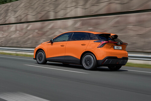 El MG 4 es 10.000 euros más barato que un coche eléctrico europeo. Y así lo consigue