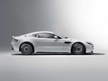 Aston Martin GT4 2011