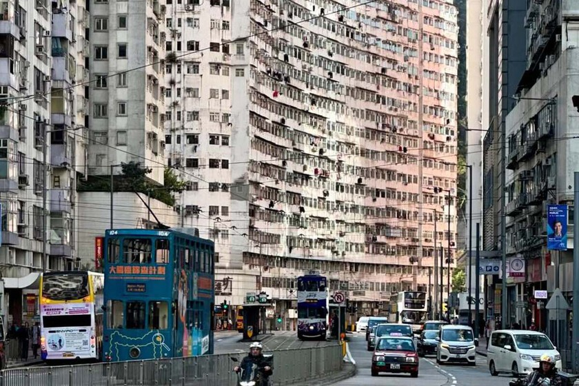 Una turista argentina viaja a Hong Kong y queda impactada con estos famosos bloques de edificios: 'Aquí viven 10.000 personas, es impresionante lo enorme que es'