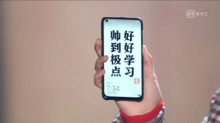 El Huawei Nova 4 aparece en escena mostrando su pantalla perforada