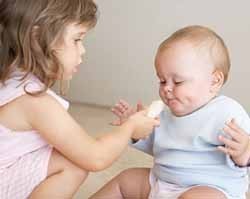 Mi bebé: adoración por su hermana mayor