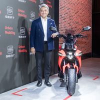 La SEAT e-Scooter es la primera moto eléctrica de SEAT: 115 km de autonomía para el carnet de coche