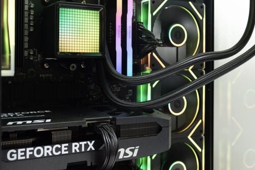 Esta bestia gaming no sólo tiene 32 GB de RAM, un Ryzen X3D y la RTX 5070: También ha alcanzado su precio más bajo (en plena crisis) 