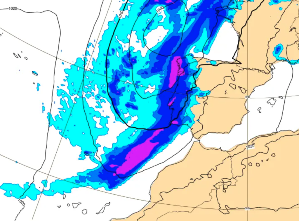 Olas de cinco metros y suelos saturados: el tren de borrascas que amenaza a España es solo el principio del problema