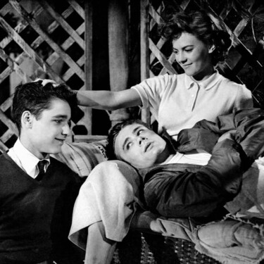 Sal Mineo, James Dean y Natalie Wood en una escena de la película