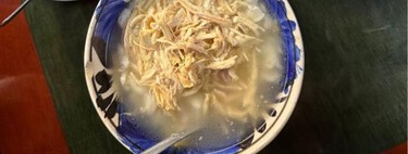 Pasa desapercibida, pero esta pozolería de la CDMX supera a La Casa de Toño en sabor y precios: sirven en una cazuela el pozole  