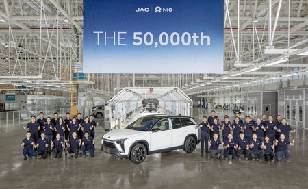 NIO, el Tesla chino, fabrica su coche eléctrico número 50.000 mientras se asegura una inyección de capital estatal