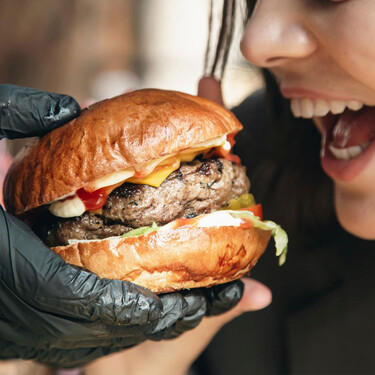 Las bacterias te responden: esta es la razón por la que la carne medio cruda de una hamburguesa no es la de un solomillo
