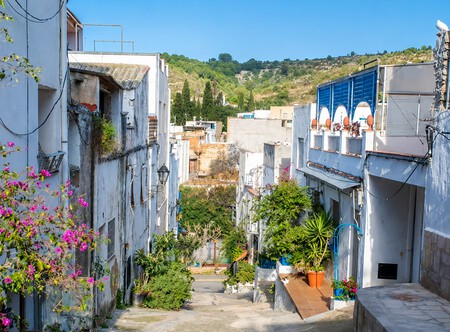 Pueblo Encantador Tarragona Eclipse Solar Montana Mar Tranquilo Sin Turistas Buena Comida Barato