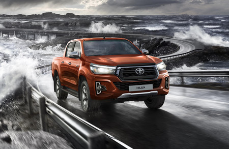 Toyota Hilux Legend: aspecto específico y más equipamiento para esta pick-up, desde 36.470 euros