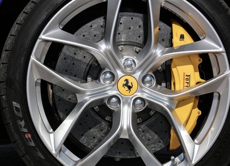 Desde acusar a ONG hasta llevar fans a juicio: estas son las demandas más descabelladas que ha impuesto Ferrari