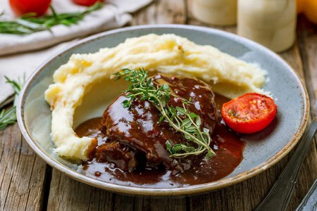 Con esta receta de carrilleras al vino tinto conquistarás a tus invitados en cualquier época del año