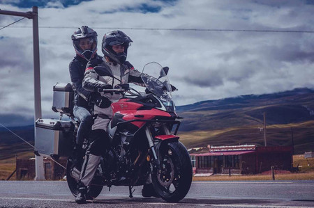 La Voge 500DS es una moto trail de 43 CV lowcost para el carnet A2, por 5.595 euros