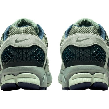 Nike actualiza las Zoom Vomero 5 con el toque de color ideal para el otoño: un tono inspirado en la espuma del mar que encaja con tus looks más urbanos 