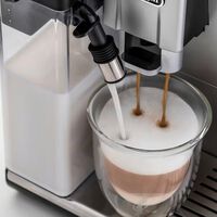 Compacta y estrecha: así es la cafetera con molinillo integrado que El Corte Inglés está liquidando al 54%