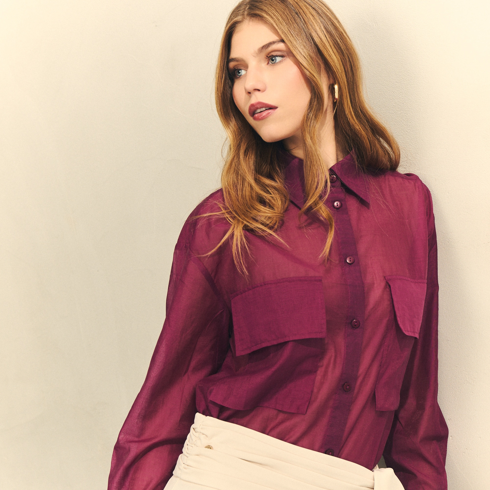 Blusa de mujer con tejido transparente de manga larga y cuello camisero - Hannibal Laguna Collection