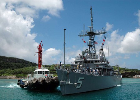 The Sasebo Based Mine Warfare Ship Uss Guardian Mcm 5 Pulls Into Port Sonai 0ba50e 1024