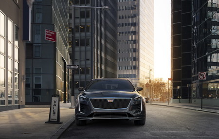 El Cadillac CT6 V-Sport tiene 550 hp para meterse en terreno del BMW M5