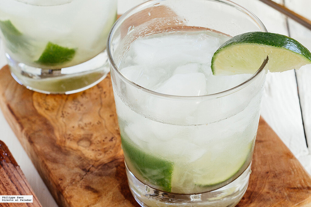 Cómo hacer la tradicional caipirinha o caipiriña brasileña