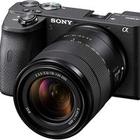 Fnac te deja la mejor sin espejo APS-C de Sony, la Alpha 6600 con objetivo 18-135mm por 1.529,24 euros con 76 euros de descuento acumulable para socios
