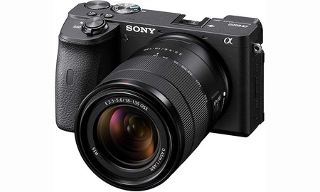 Fnac te deja la mejor sin espejo APS-C de Sony, la Alpha 6600 con objetivo 18-135mm por 1.529,24 euros con 76 euros de descuento acumulable para socios