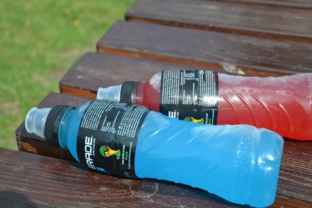 Si no eres un deportista de élite, las bebidas deportivas probablemente no sean para ti