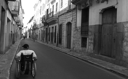 Sillas de ruedas, audífonos, muletas, prótesis... ¿cuánto pagaremos por ellos?