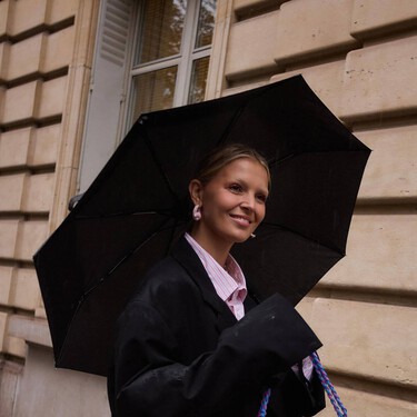 Estas son las nuevas botas de agua pura tendencia que añadirán rollazo a los looks cuando llueva