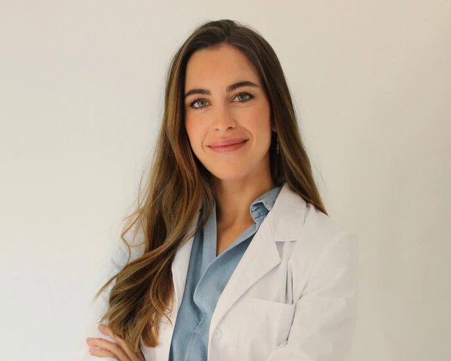 Maria Rogel Dermatologa Los Cabellos Finos Deben Evitar Champus Hidratantes Y Densos Es Mejor Usar Champus Suaves Y Ligeros Para Dar Volumen