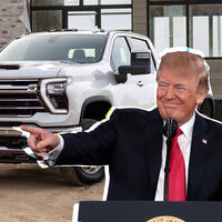 "Más les vale quedarse en Michigan": Trump amenaza a Ford, GM y Chrysler. Si gana, saboteará a sus modelos hechos en México con impuestos de hasta un 200% 