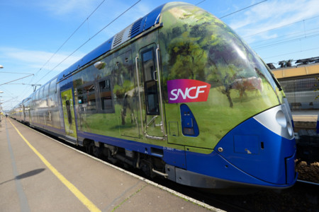 París y Normandía unidas por un tren con mucho arte