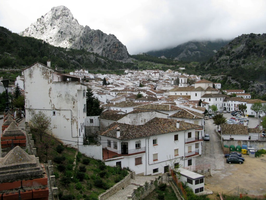 Evacuación total en Grazalema: sus 1.500 vecinos obligados a abandonar el pueblo ante la llegada de nuevas lluvias