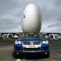 Nadie creía que una camioneta Volkswagen movería un avión gigante de 155 toneladas hasta que lo demostró en una prueba real