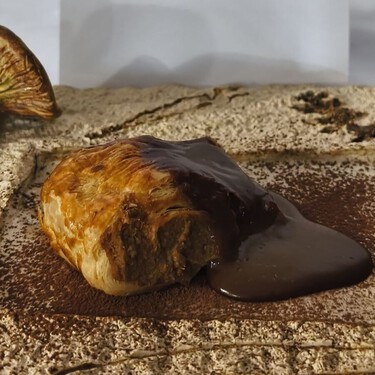 Una napolitana de perdiz escabechada con jugo de cacao y fondo de huesos es la mejor tapa de Palencia 