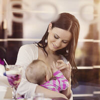 Piden una ley estatal que proteja la lactancia materna en público: una medida que apoyamos