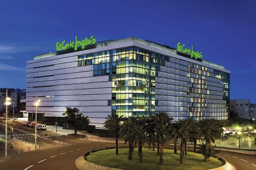 El Corte Inglés tiene en su outlet la mayor liquidación de chaquetas y abrigos Tommy Hilfiger para este invierno 