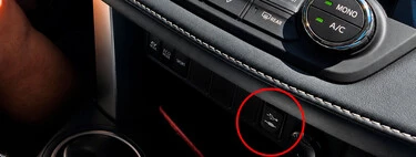 Por qué cargar el móvil en el coche va tan lento y cuál es la mejor solución 