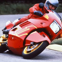 Hace 40 años BMW quiso romper el mercado con una deportiva muy rara. Fue un fracaso, pero esa moto ahora vale un pastizal 