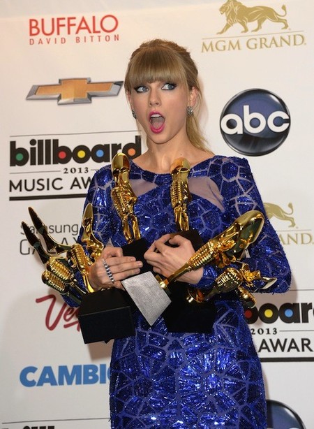La reina sobre todas las reinas en los BillBoard 2013... se llama Taylor Swift