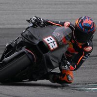 Resuelto el misterio de la extraña moto negra de KTM: Están probando por sorpresa su MotoGP de 850 cc en Sepang 