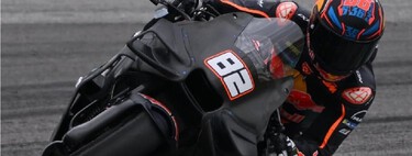 Resuelto el misterio de la extraña moto negra de KTM: Están probando por sorpresa su MotoGP de 850 cc en Sepang 