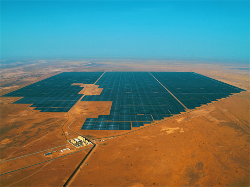 China presume de la mayor planta de energía solar del mundo. De lo que no presume tanto es de reprimir a los uigures 