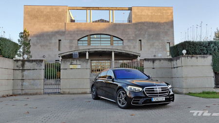 Probamos el Mercedes-Benz Clase S: una berlina de ultralujo que rebosa tecnología, con hasta realidad aumentada en el parabrisas