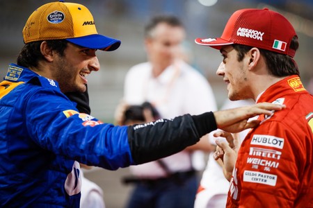 Ferrari ha fichado a Carlos Sainz porque Sebastian Vettel no aceptaría los sacrificios que le pedirán, dicen en Alemania