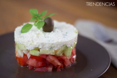 Torre de ensalada tricolor